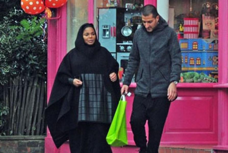 Janet Jackson Tampil Berhijab di London