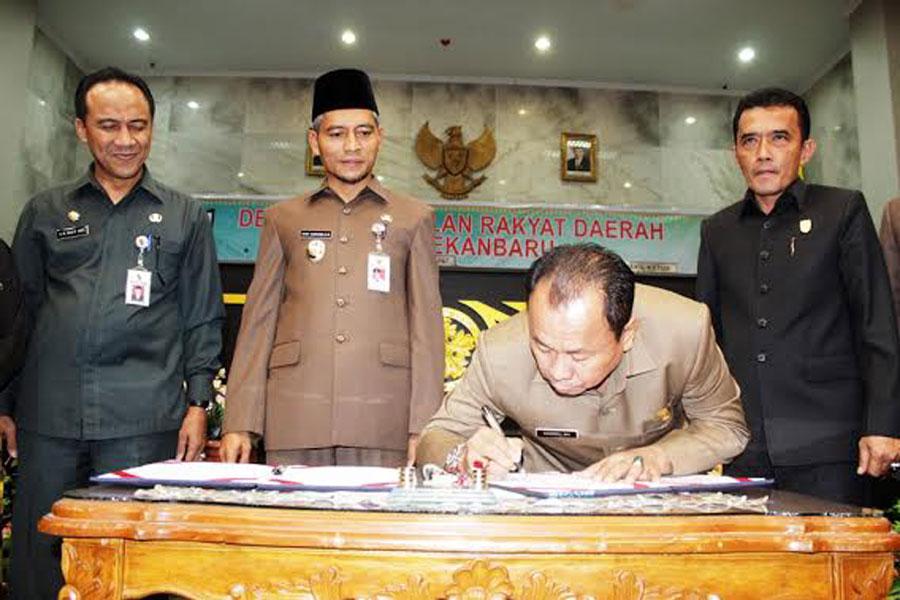 MoU KUA-PPAS Diteken, APBD Pekanbaru 2017 Turun Rp2,35 Triliun