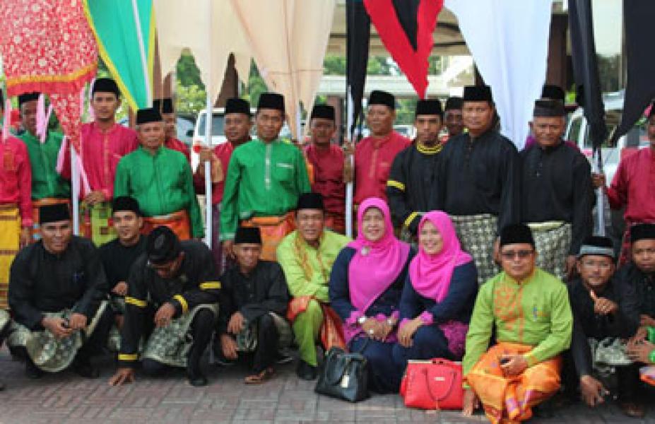 Pawai Taaruf Pelalawan di MTQ Ke-35 Riau Tampil Memukau,