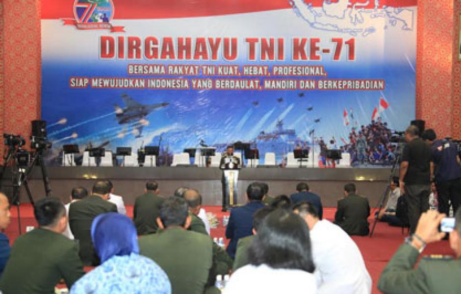 Presiden RI Jokowi: TNI Harus Terus Diperkuat