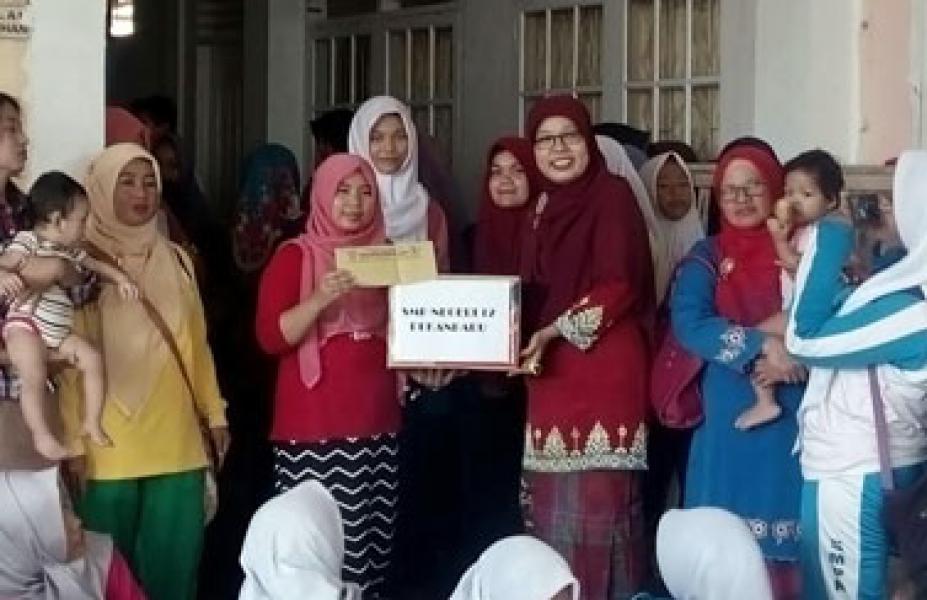 Ratusan Siswa SMPN 12 Pekanbaru Santuni Panti Asuhan Fajar Harapan dan Panti Jompo Khusnul Khotimah