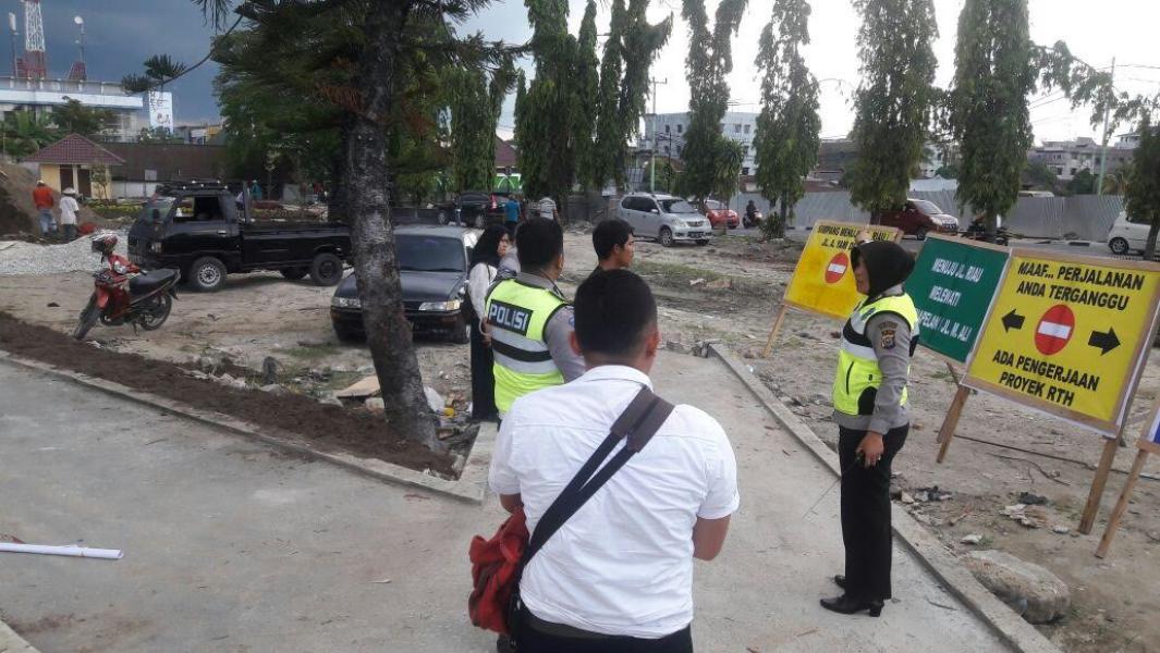 Terkait Pembangunan Ruang Terbuka Hijau, Sat Lantas Lakukan Rekayasa Arus Lalu Lintas di Jalan Riau