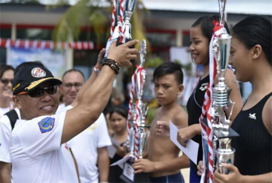 Internasional Fun Swimming 2017, Kazona Tengah Bakamla RI Lepas Peserta di Pantai Kalasey