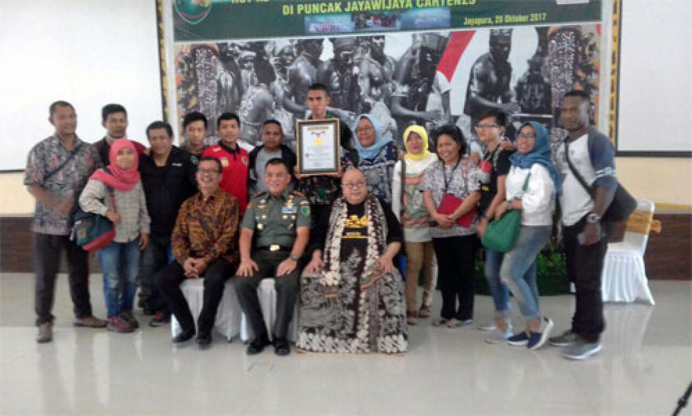 KODAM XVII/Cendrawasih Raih Rekor MURI Dari Jaya Suprana