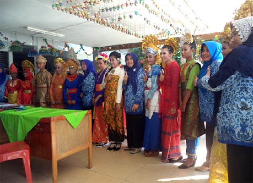 Kenakan Pakaian Adat, SMPN 11 Pekanbaru Peringati Hari Sumpah Pemuda