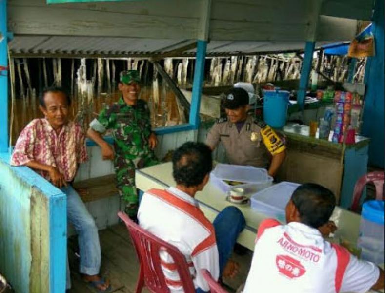 Kompak, Babinsa Koramil 08/Mandah dan Babinkamtibmas Laksanakan Komsos Dengan Masyarakat Desa Igal
