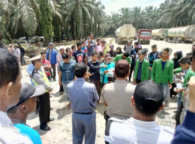 Massa AMABNLH Desak PT EMA Realisasikan 7 Tuntutan Enam Desa di Kepenuhan