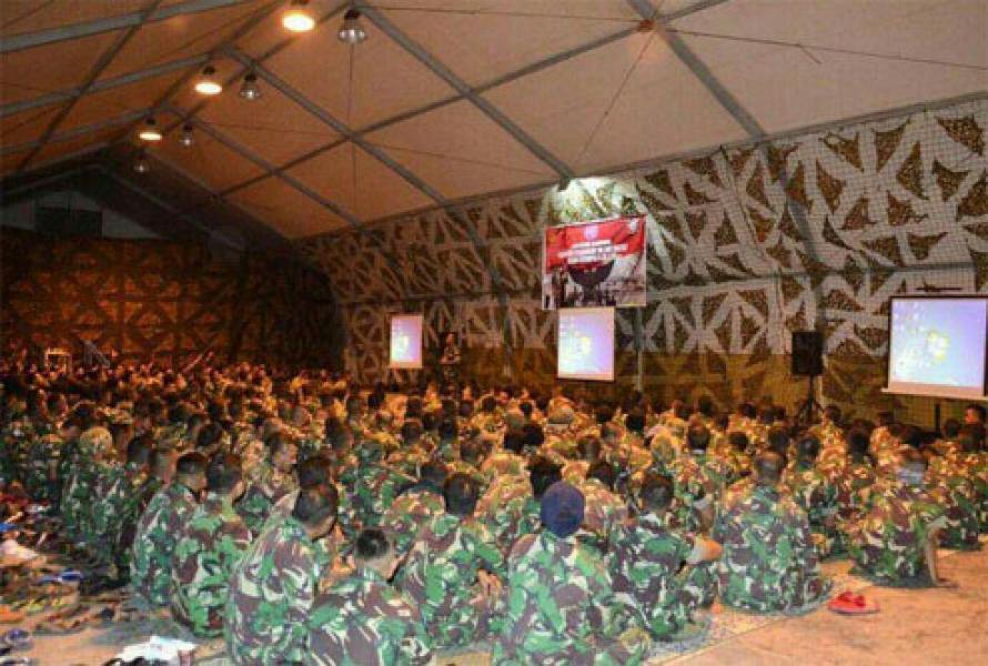 Pasukan Garuda TNI Unifil 2017 Nonton Bareng Film G30S/PKI Di Daerah Misi Lebanon
