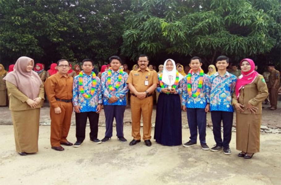 Raih Emas FLS2N Di Surabaya, Bupati Amril Apresiasi Siswa SMPN 1 Pinggir