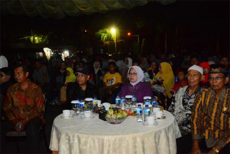 Ribuan Masyarakat Pekanbaru Penuhi Nobar G30S/PKI Di Lapangan Makorem 031/WB