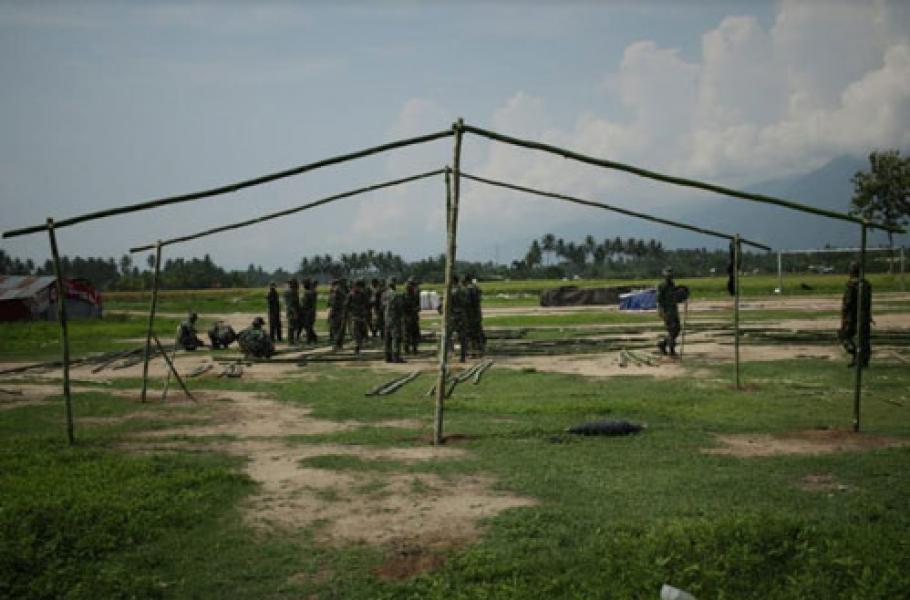 32 Prajurit TNI Dirikan Tenda Sekolah Darurat di Desa Karawana Sigi