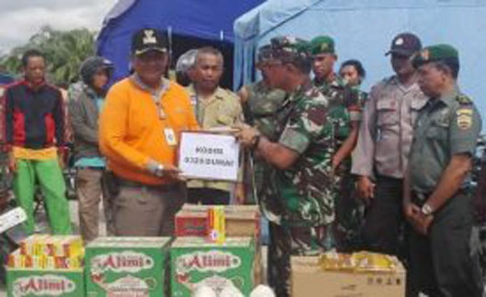 Dandim 0320/Dumai Salurkan Bantuan Kepada Korban Banjir