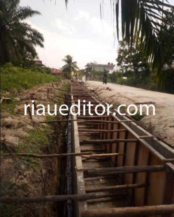 Dinas Perkim Janji Akan Evaluasi Rekanan Proyek Drainase Jalan Garuda Sakti