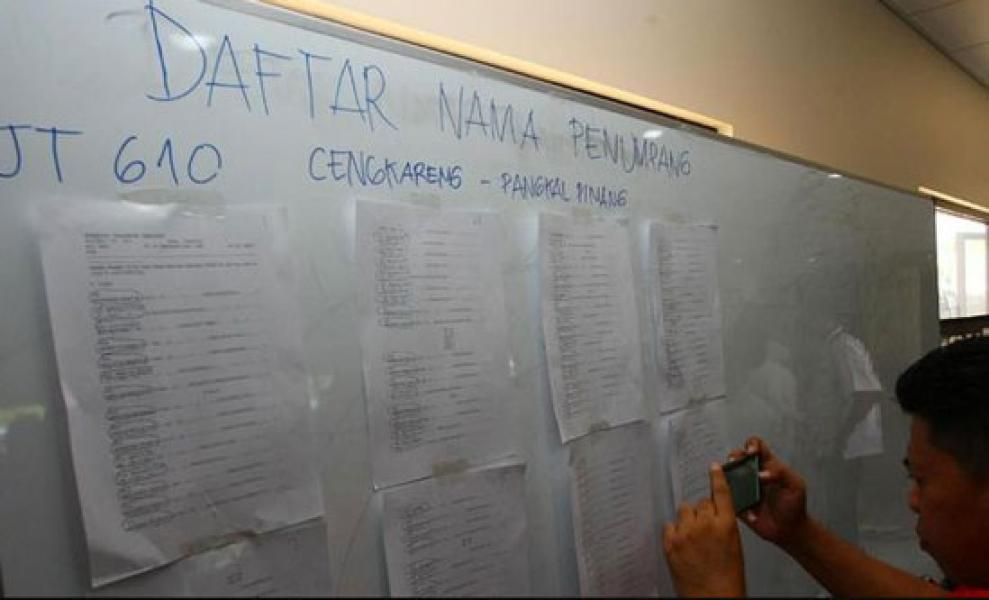 Istri Penumpang Pingsan Dengar Kabar Lion Air Jatuh