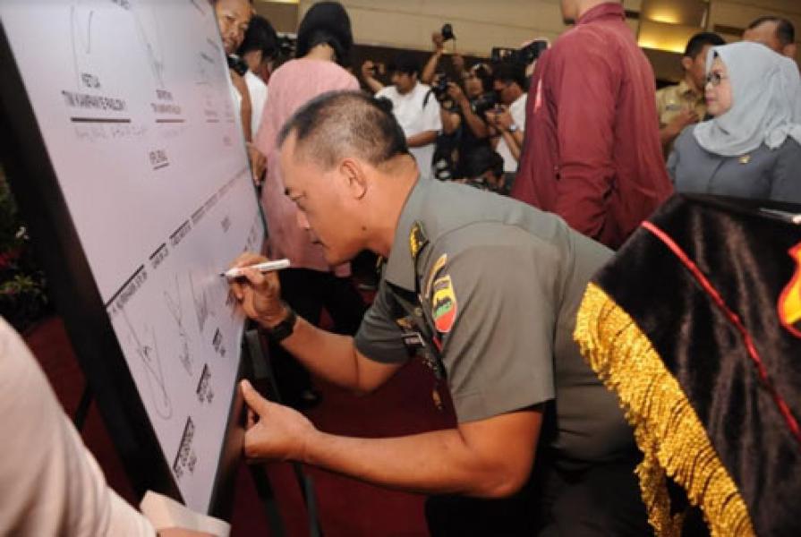 Kasrem 031/Wb Hadiri Deklarasikan Pemilu Damai Di Grand Central Hotel Pekanbaru
