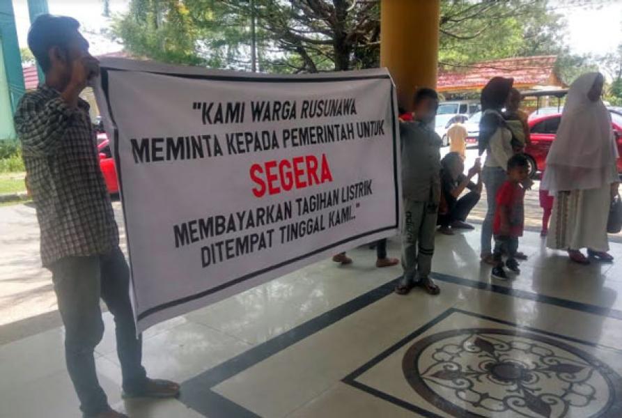 Listrik Diputus PLN, Puluhan Warga Rusunawa Geruduk Kantor Perkim Pekanbaru