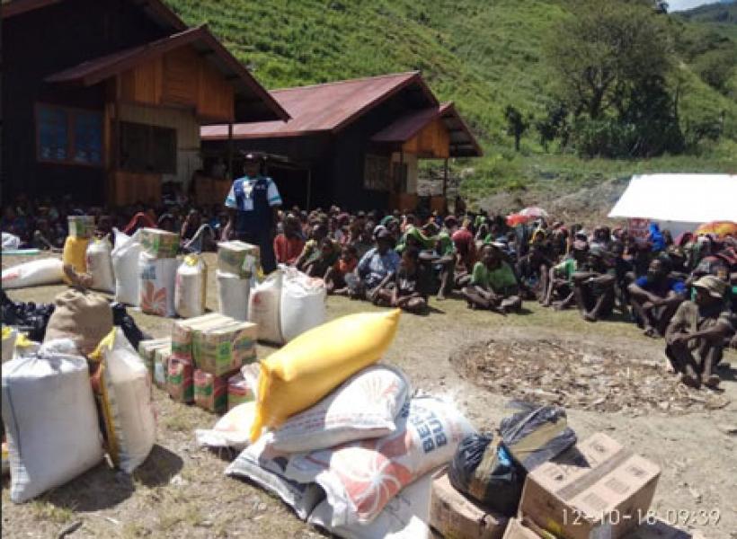 Masyarakat Puncak Jaya Datangi Pengobatan Massal Gratis dan Pembagian Sembako di Tingginambut