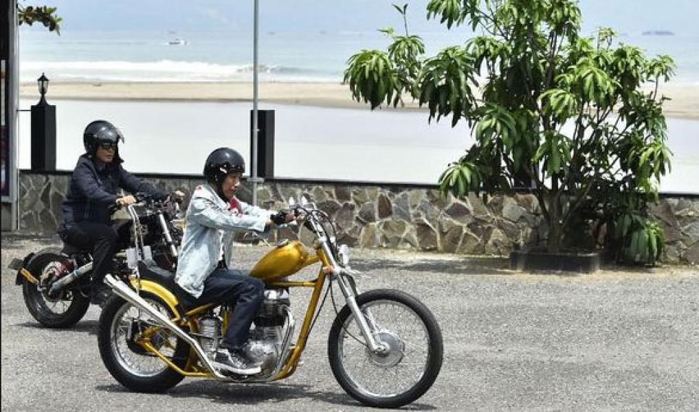 Motor �Modif� Jokowi dan Gibran Ngeceng di Makassar