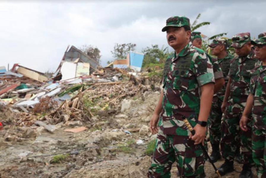 Panglima TNI Tinjau Reruntuhan Perumahan Balaroa di Kota Palu