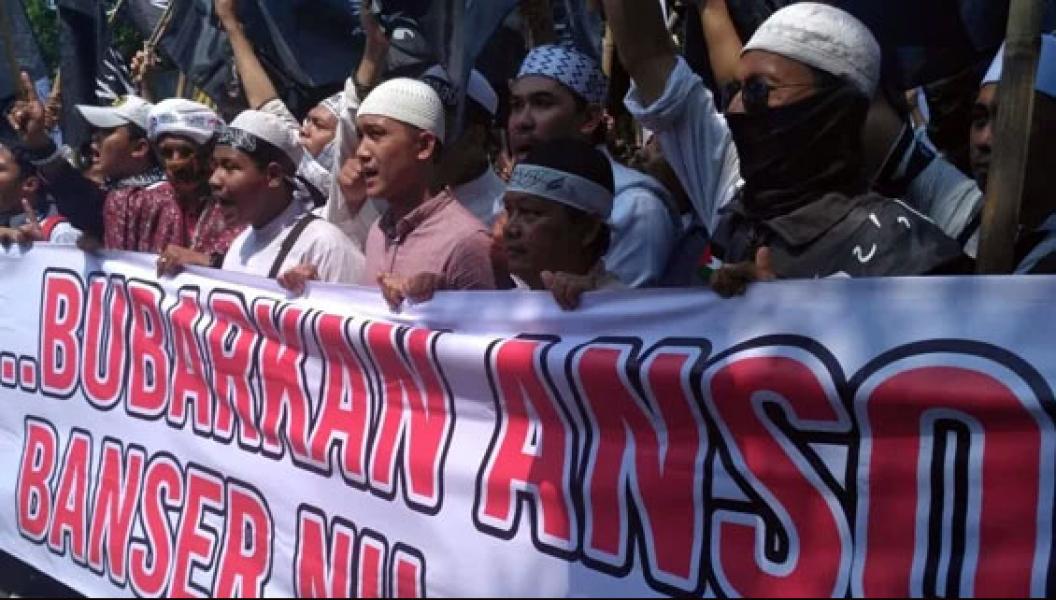 Peserta Aksi Bela Tauhid Bentangkan Spanduk �Bubarkan Ansor Dan Banser�