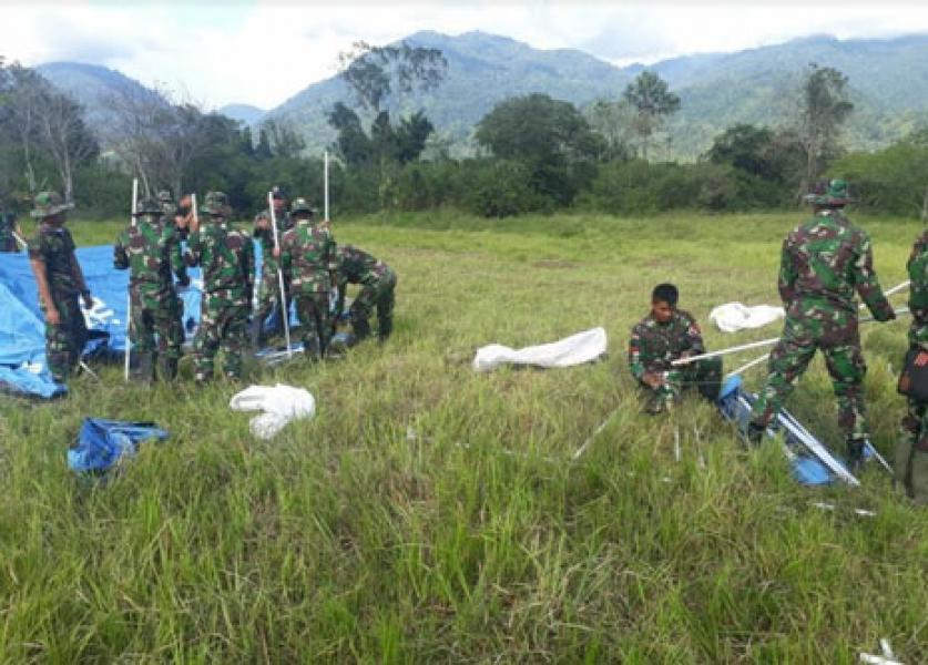 TNI Dirikan 104 Tenda Huntara Bagi Pengungsi di Desa Bangga Kabupaten Sigi
