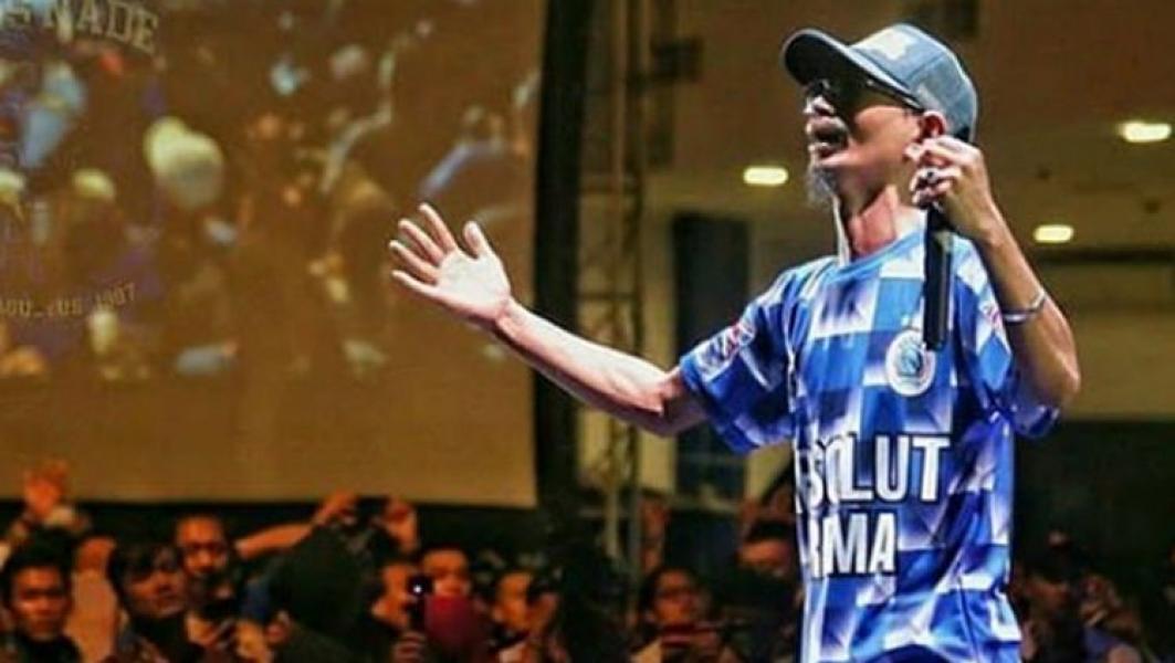 Yuli Sumpil Jelaskan Tujuan Aksi Tebar Duit ke Pemain Persebaya