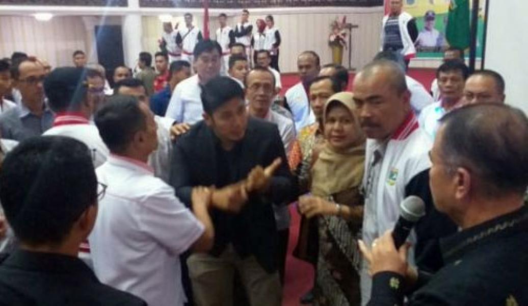 Di Depan Wakil Gubernur, Pengurus KONI Tinju Kabid Olahraga Dispora Sumbar