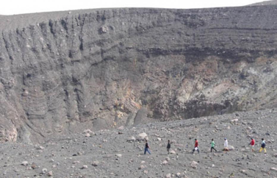 Empat Mahasiswa Riau Terjebak Badai di Gunung Marapi Sumbar