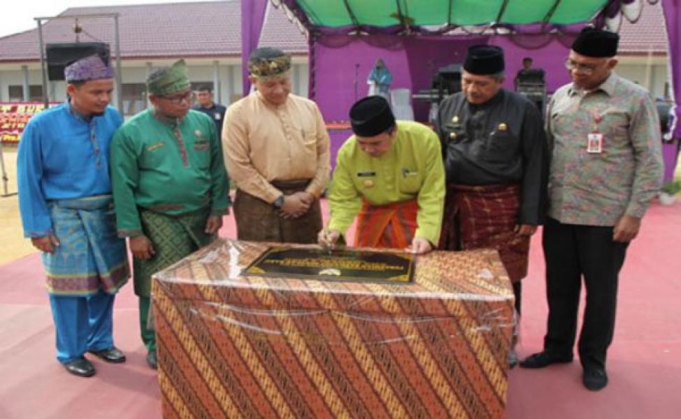 Gubri dan Bupati Siak Resmikan Pemakaian Gedung SMA 3 Siak Tumang