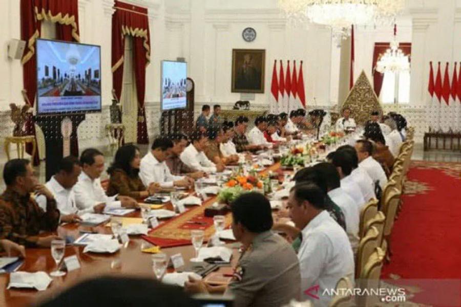 Jokowi Beri Waktu Sebulan Kumpulkan Regulasi Penghambat Investasi
