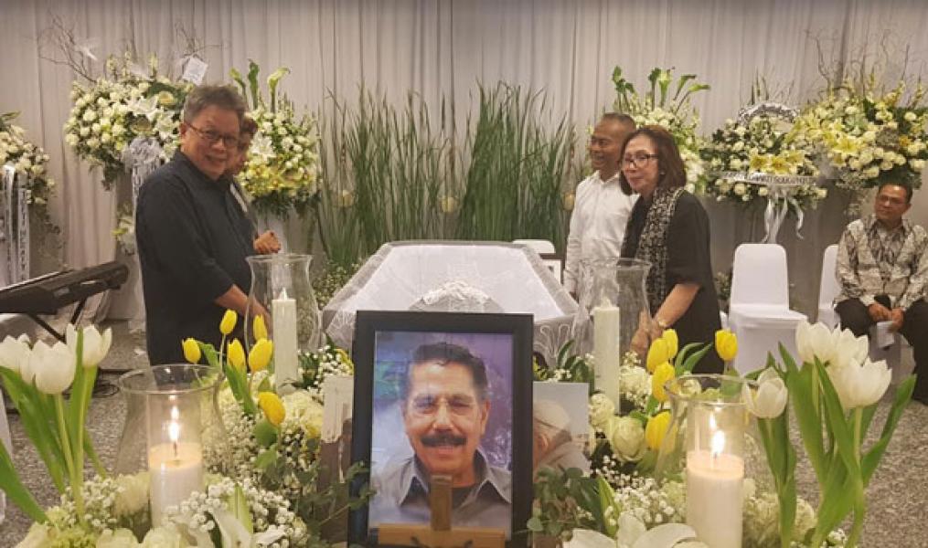 Ketua Umum PWI Pusat Melayat Jenazah August Parengkuan