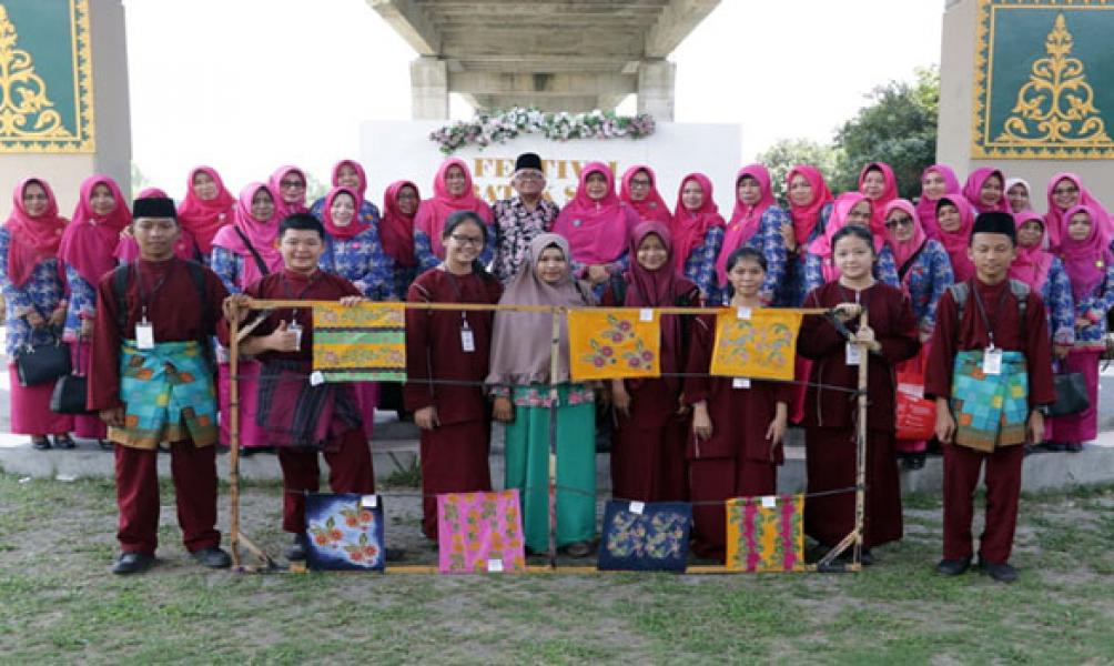 Lestarikan Warisan Budaya, Dekranasda Siak Gelar Festival Batik