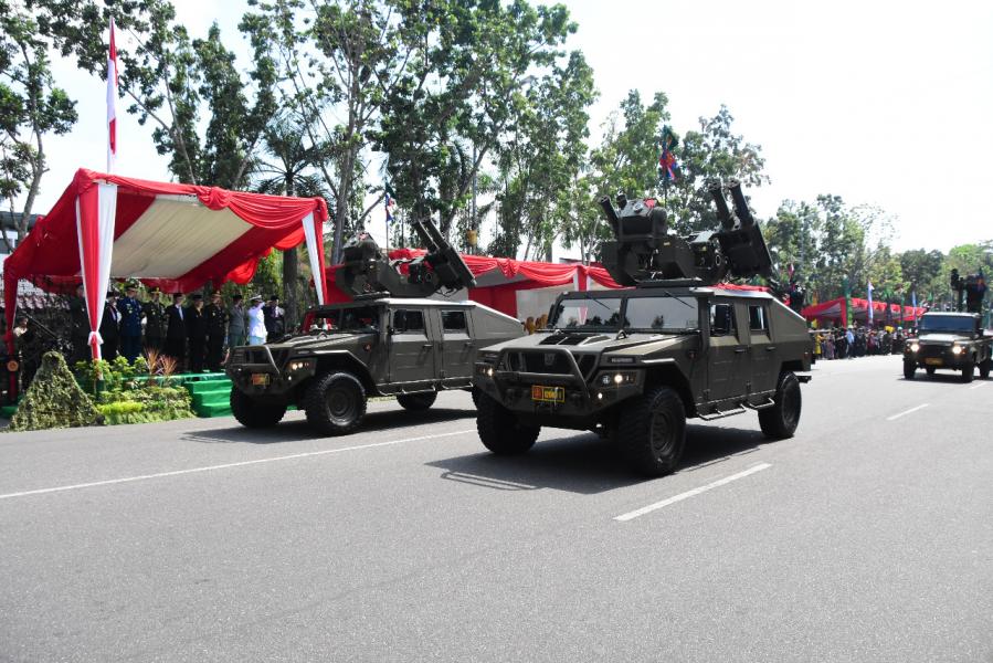 Masyarakat Antusias Saksikan HUT ke-74 TNI