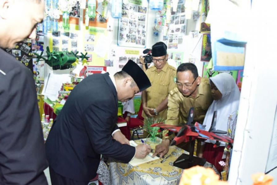 Mulai Kulkas Tanpa Listrik Hingga Pembangkit Listrik Tenaga Angin Ada Di Pameran Pendidikan Bengkalis