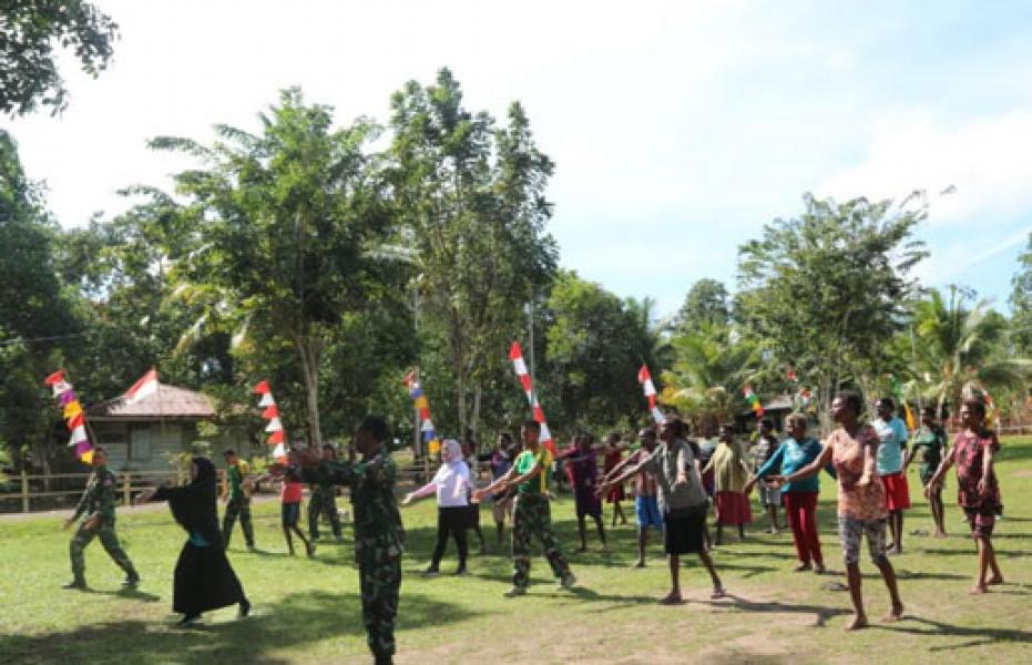 Personel Satgas Yonif 411 Kostrad Gelar Senam Kebugaran Untuk Ibu-Ibu di Perbatasan RI-PNG