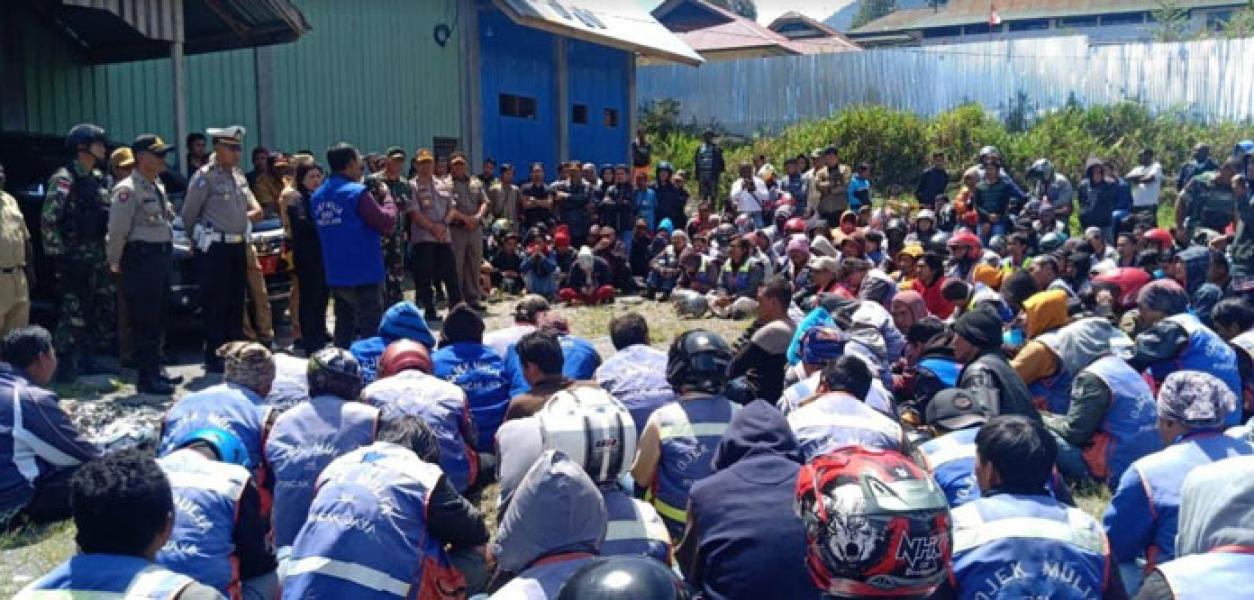 Satgas Pamtas RI-PNG Yonif Raider 514/SY Beri Pengarahan Warga Kota Mulia