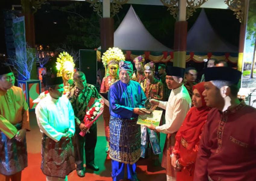 Sungai Mandau Juara 1 Festival Pawai Budaya Internasional 
