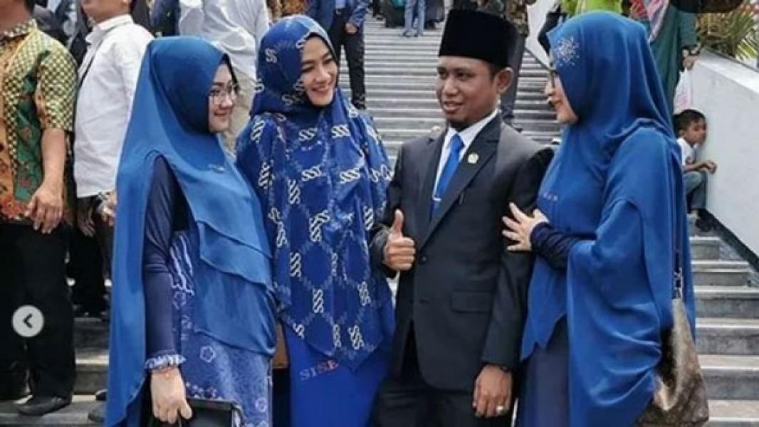 Viral, Lora Fadil Bawa 3 Istri Cantik di Pelantikan DPR