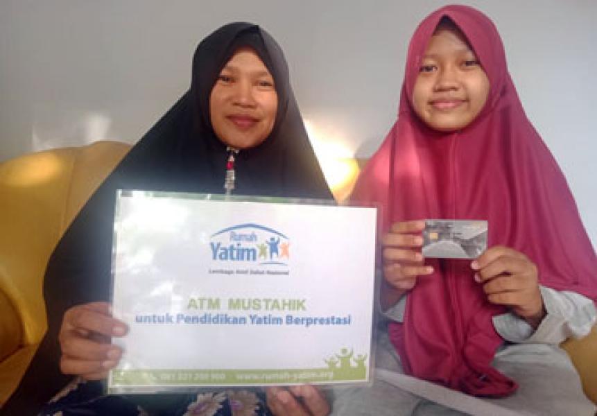 Aulia Hafidzah 30 Juz Terima Bantuan Pendidikan Rumah Yatim