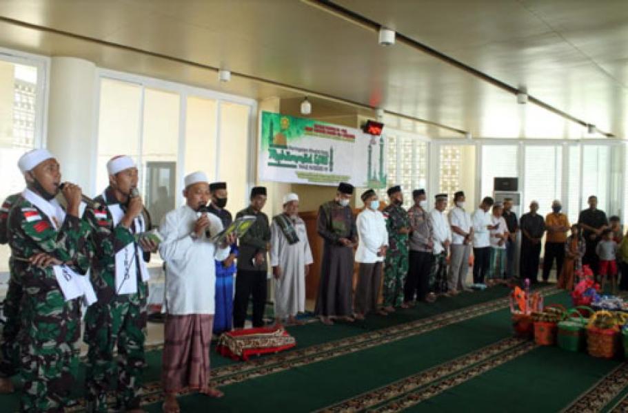 Bersama Masyarakat Perbatasan, Satgas Yonif 413 Kostrad Peringati Maulid Nabi Muhammad SAW 1442 H