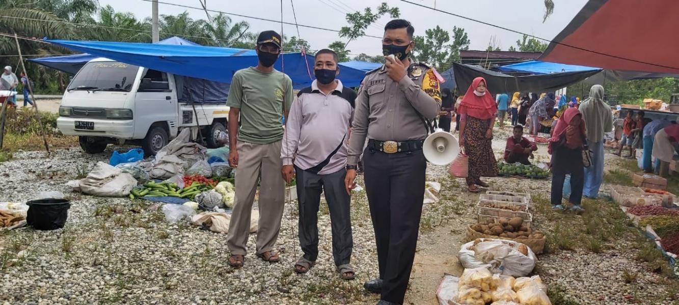Bhabinkamtibmas Polsubsektor Pelalawan Sosialisasikan Covid 19 di Masa AKB