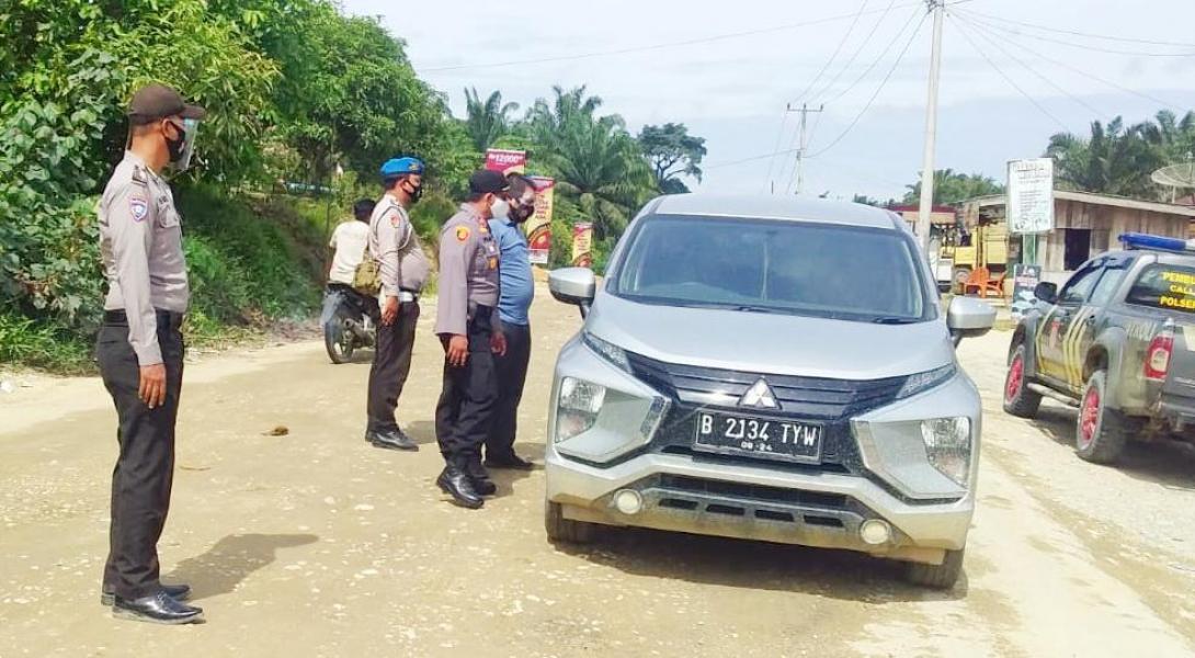 Cegah Pergesaran Massa Unras Tolak UU Omnibus Law Polsek Kerumutan Kembali Gelar Razia 