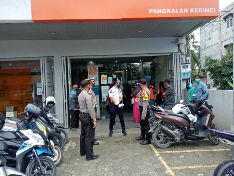 Cegah Tindak Kejahatan, Polsek Pangkalan Kerinci Laksanakan Patroli Keliling 