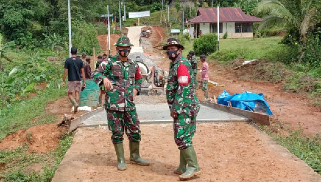 Dansatgas TMMD 109 Kodim Boven Digoel Tinjau Pengecoran Jalan di Kampung Kakuna