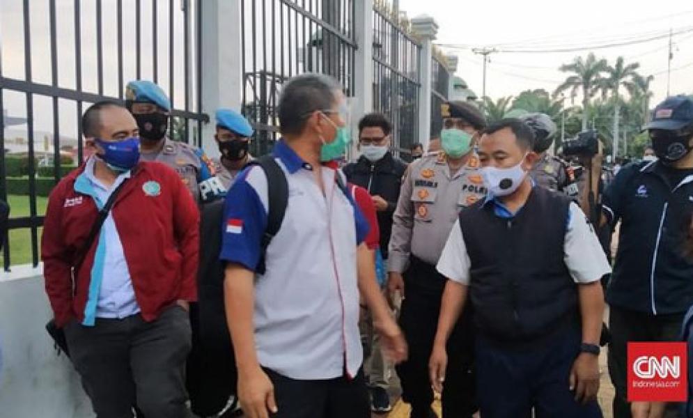 Datangi Gedung DPR, Sejumlah Massa Buruh Dibubarkan Polisi