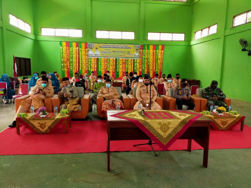 HUT Pelalawan Ke - 21 Kapolsek Pangkalan Lesung Ikuti Giat Sidang Paripurna Secara Virtual