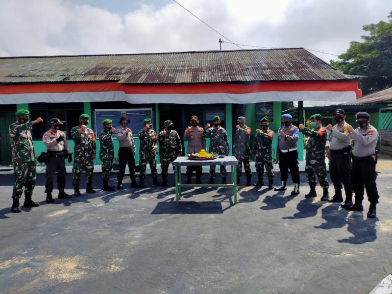 HUT TNI ke-75, Polsek Pangkalan Lesung Datangi Koramil 04/Pangkalan Kuras Harap Sinergitas TNI/Polri Semakin Kuat