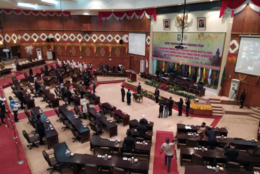 Ir H. Syahroni Tua Resmi Menjadi Anggota DPRD Riau