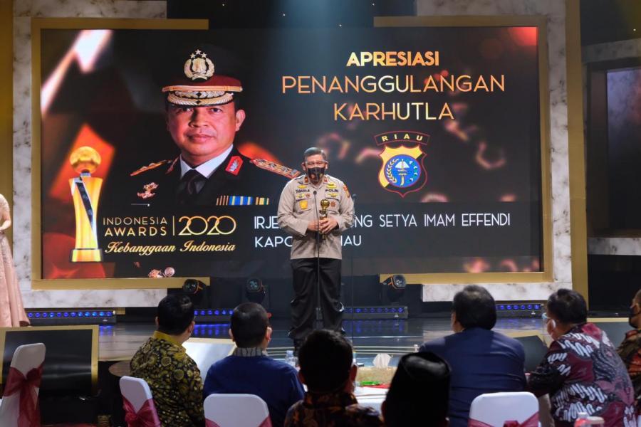 Kapolda Riau Terima Penghargaan Indonesia Award 2020