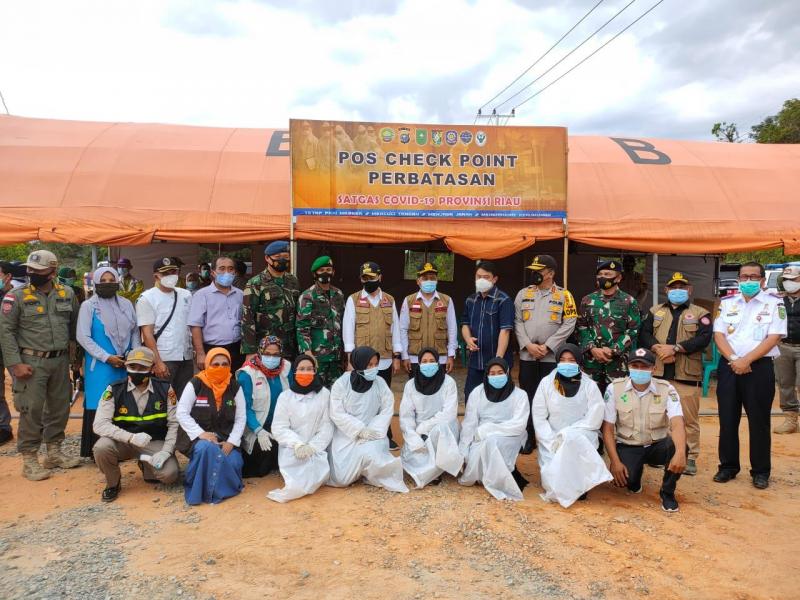 Kapolda Riau Tinjau Posko Terpadu Chek Point Perbatasan Riau - Sumbar